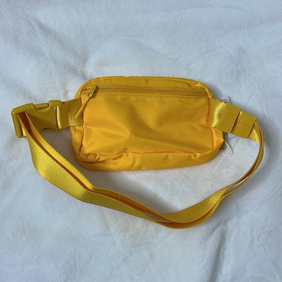 NWT Lululemon Wear everywhere Belt Bag - Picture 2 of 4